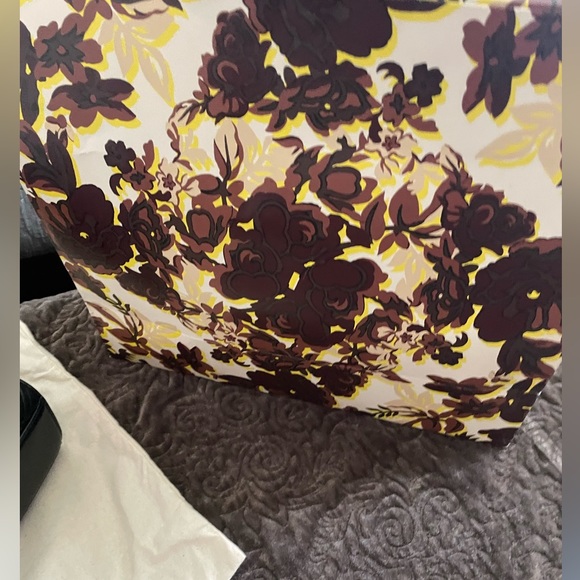 Tori Burch FLEMING CONVERTIBLE SHOULDER BAG - Picture 5 of 10